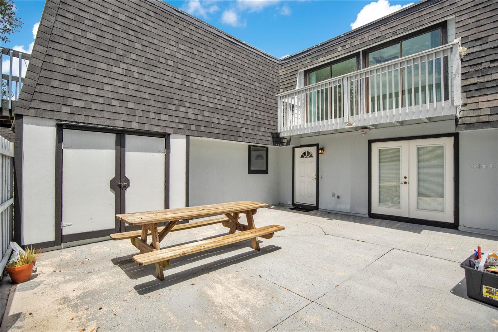 courtyard - 2577 DERBYSHIRE CIR, CASSELBERRY