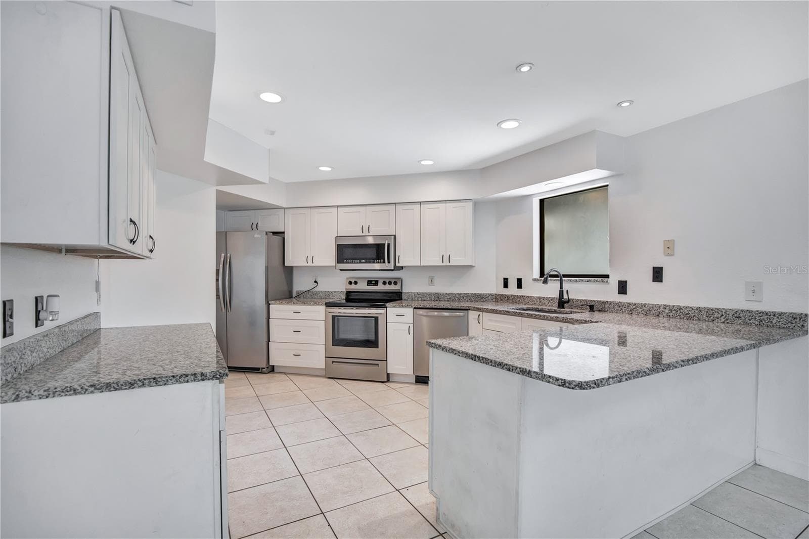 Kitchen - 2577 DERBYSHIRE CIR, CASSELBERRY