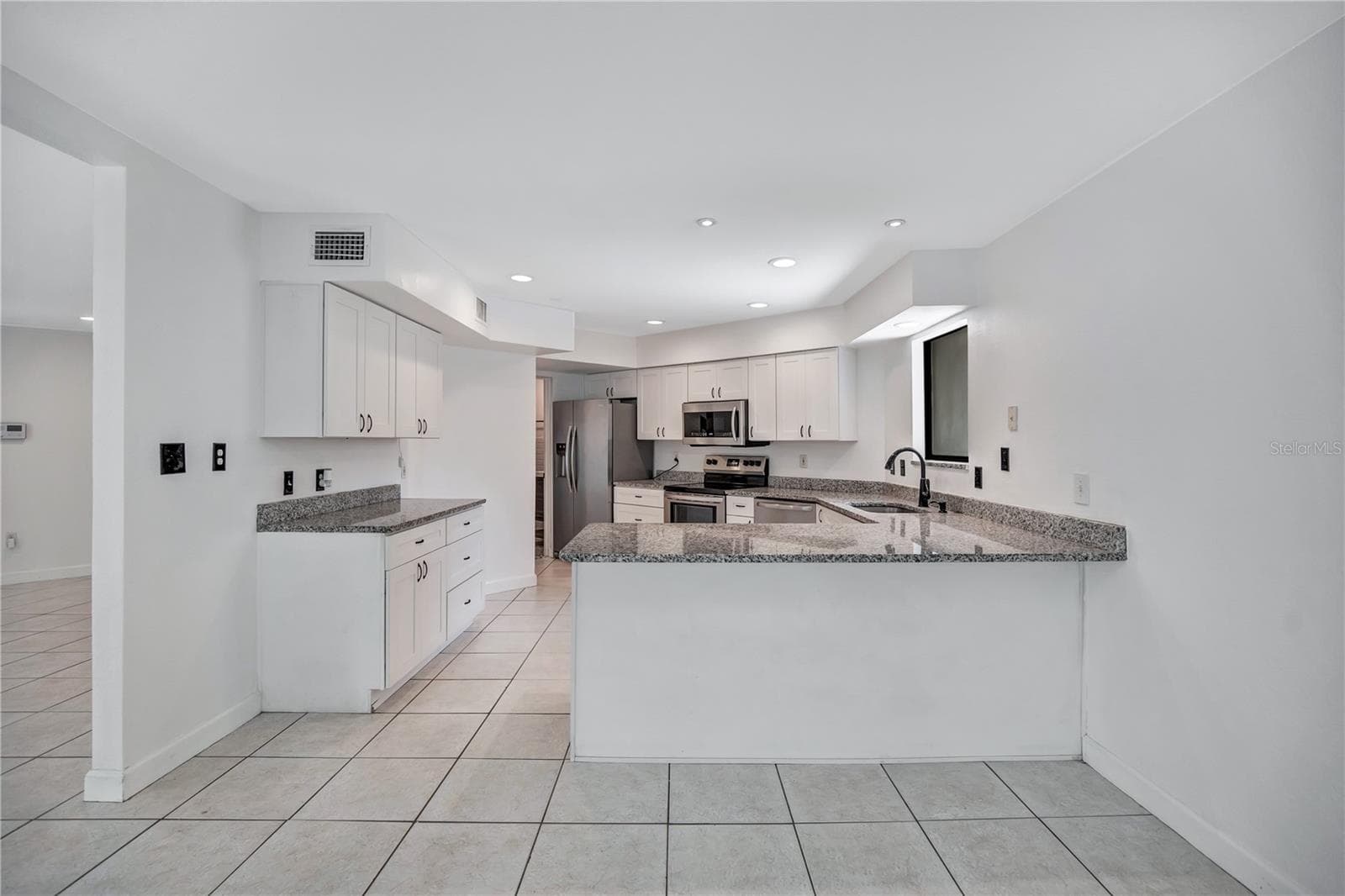 Kitchen - 2577 DERBYSHIRE CIR, CASSELBERRY