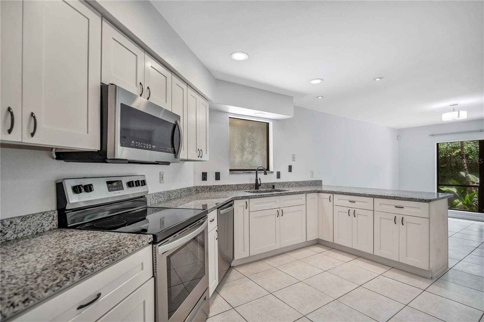 Kitchen - 2577 DERBYSHIRE CIR, CASSELBERRY