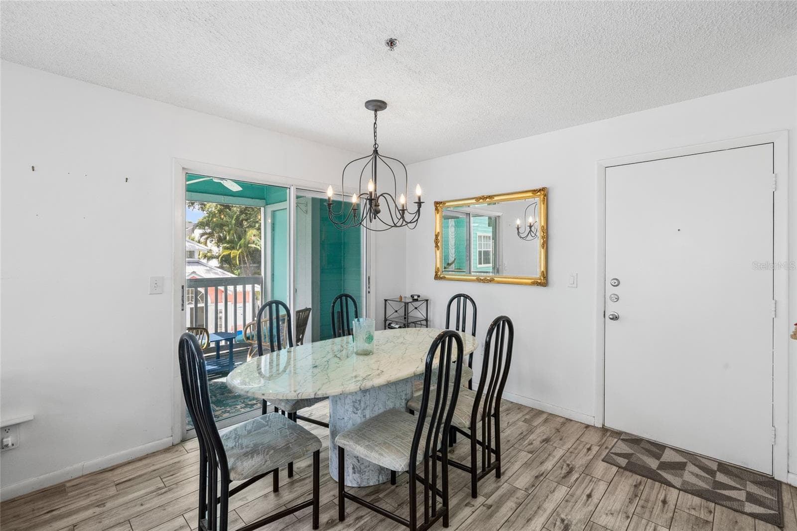 Dining room overlooking balcony & pool area - 3002 W CLEVELAND ST #B6, TAMPA