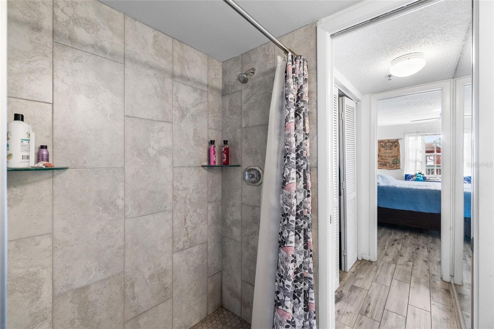 Primary shower - 3002 W CLEVELAND ST #B6, TAMPA