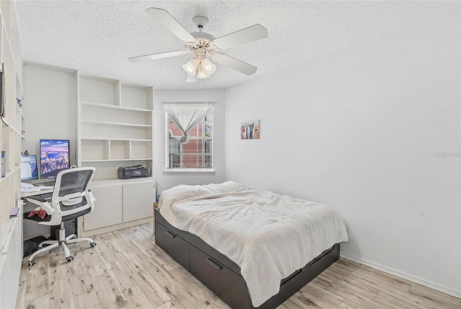 2nd Bedroom with built in book shelfs and desk - 3002 W CLEVELAND ST #B6, TAMPA