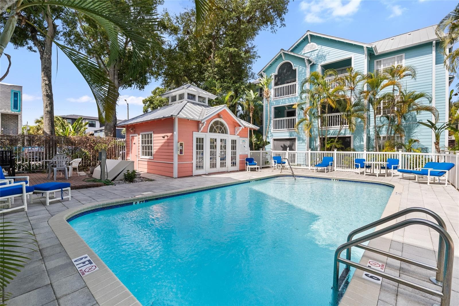 Pool and club house - 3002 W CLEVELAND ST #B6, TAMPA