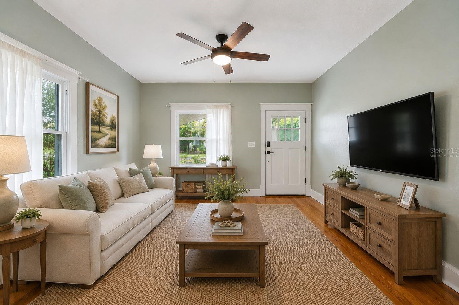 Virtually Staged Living Room - 817 E LIME ST, LAKELAND