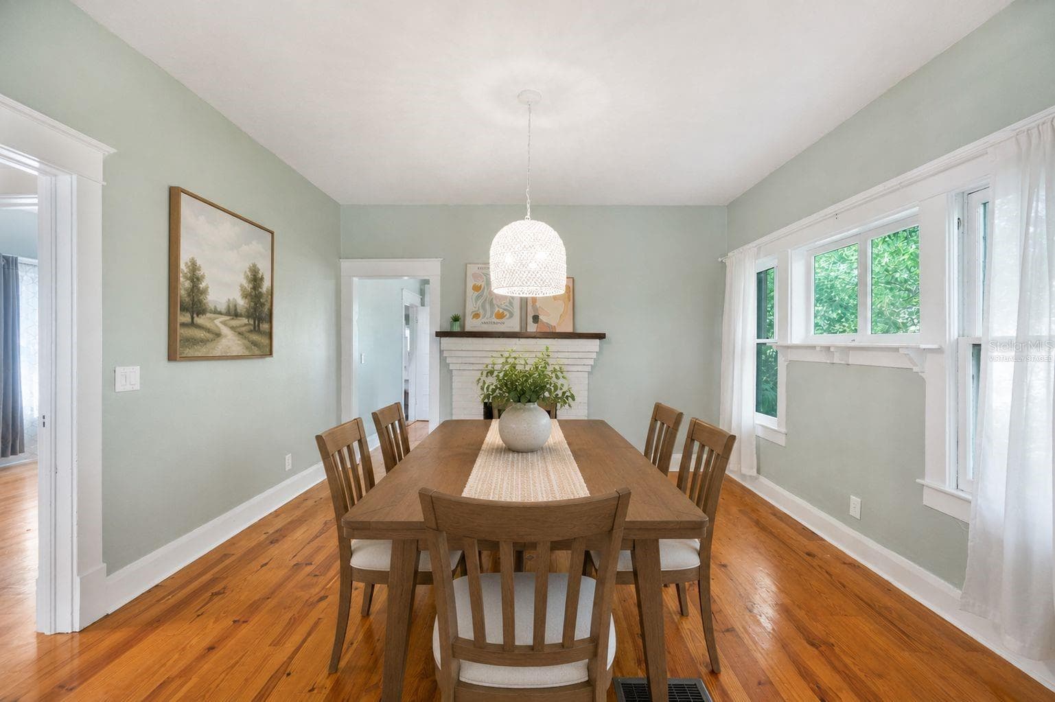 Virtually Staged Dining Room - 817 E LIME ST, LAKELAND