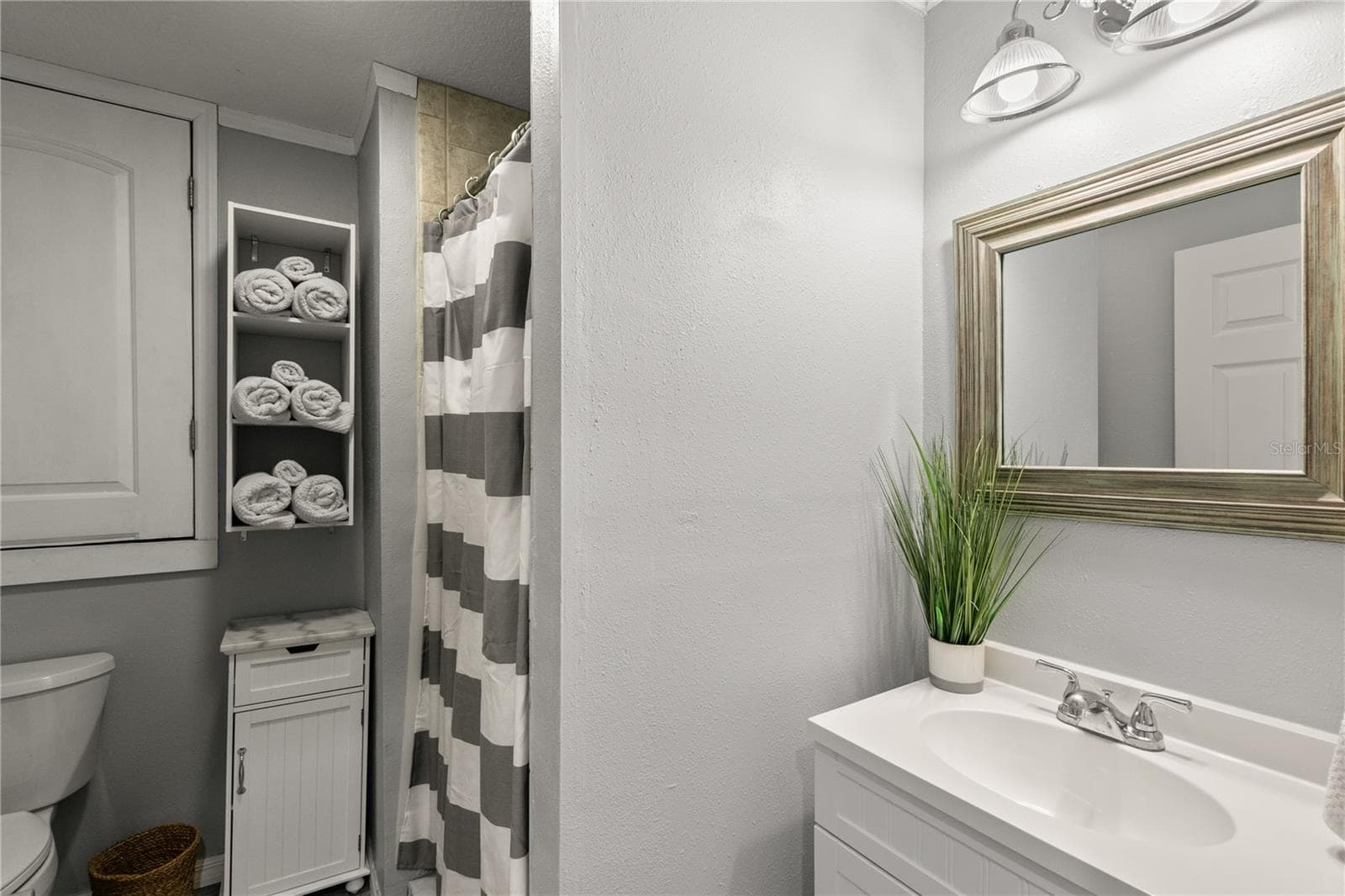 1st Level-MIL Suite/Den Full Bathroom - 2376 HANOVER DR, DUNEDIN