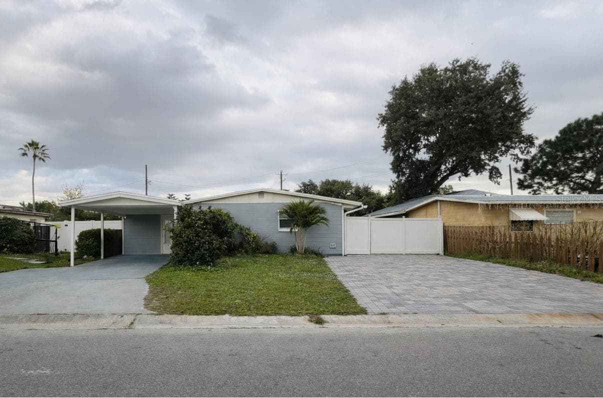 2615 N BEAUMONT AVE