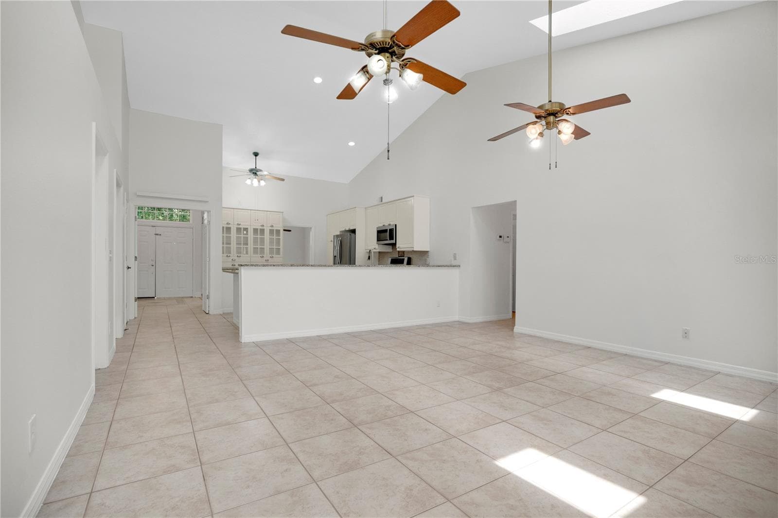 Single Family Residence at 3886 KINGSTON OAKS CV, OVIEDO, photo 3 of 44