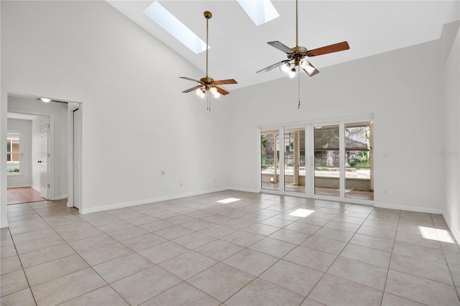 Single Family Residence at 3886 KINGSTON OAKS CV, OVIEDO, photo 7 of 44