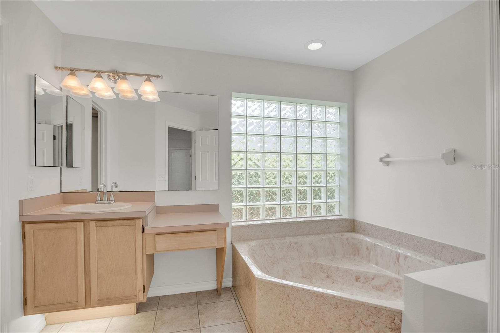 Single Family Residence at 3886 KINGSTON OAKS CV, OVIEDO, photo 20 of 44
