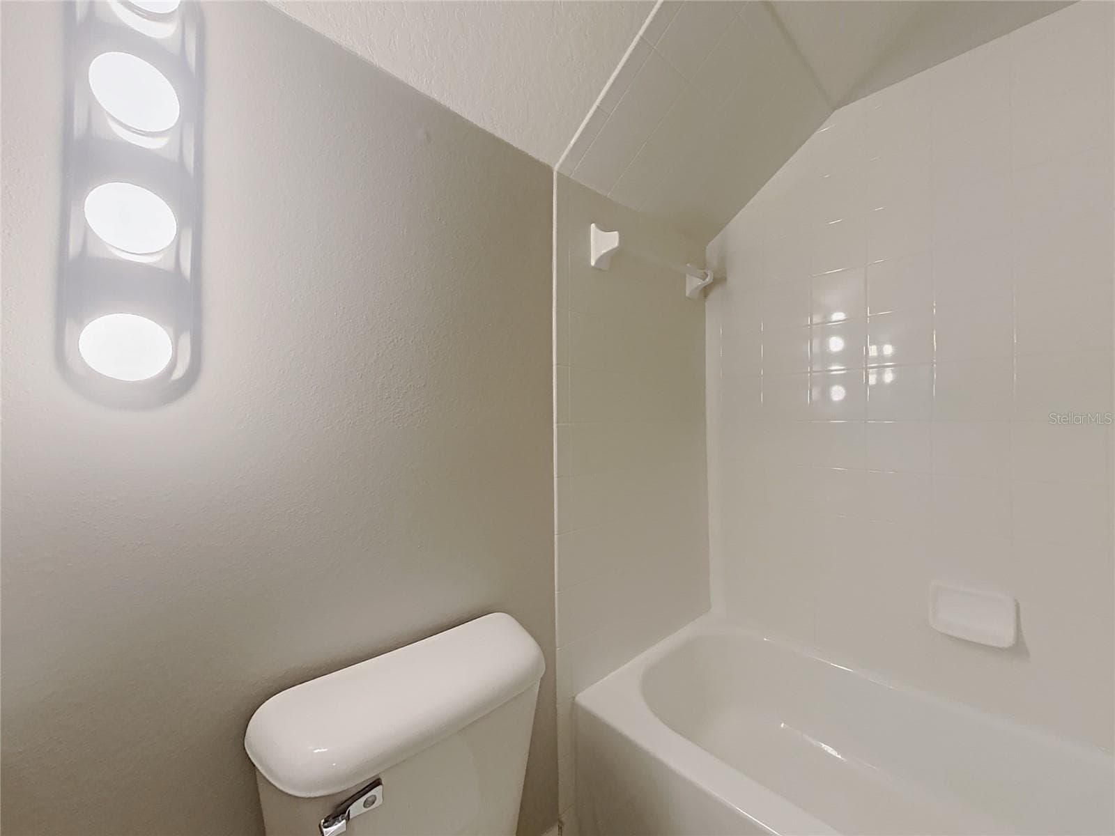 Single Family Residence at 404 SUMMER SAILS DR, VALRICO, photo 18 of 25