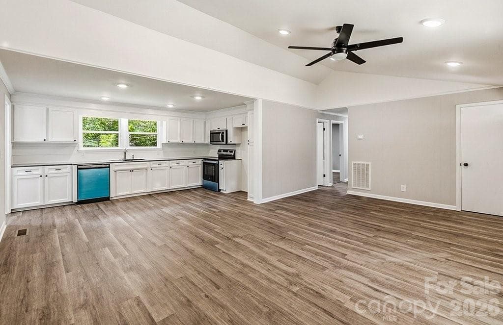 Single Family Residence at 139 E Forest Drive, Union, photo 7 of 42