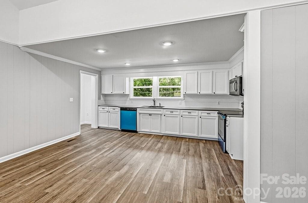 Single Family Residence at 139 E Forest Drive, Union, photo 10 of 42