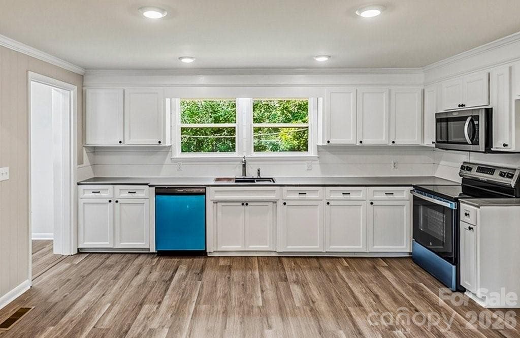 Single Family Residence at 139 E Forest Drive, Union, photo 11 of 42