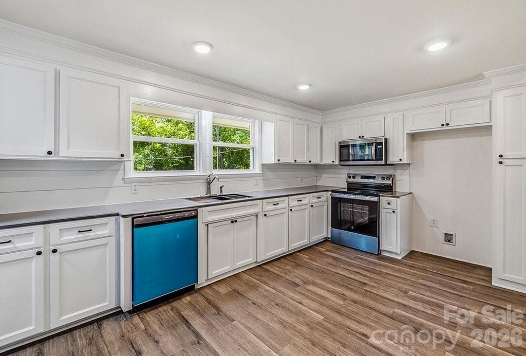 Single Family Residence at 139 E Forest Drive, Union, photo 13 of 42