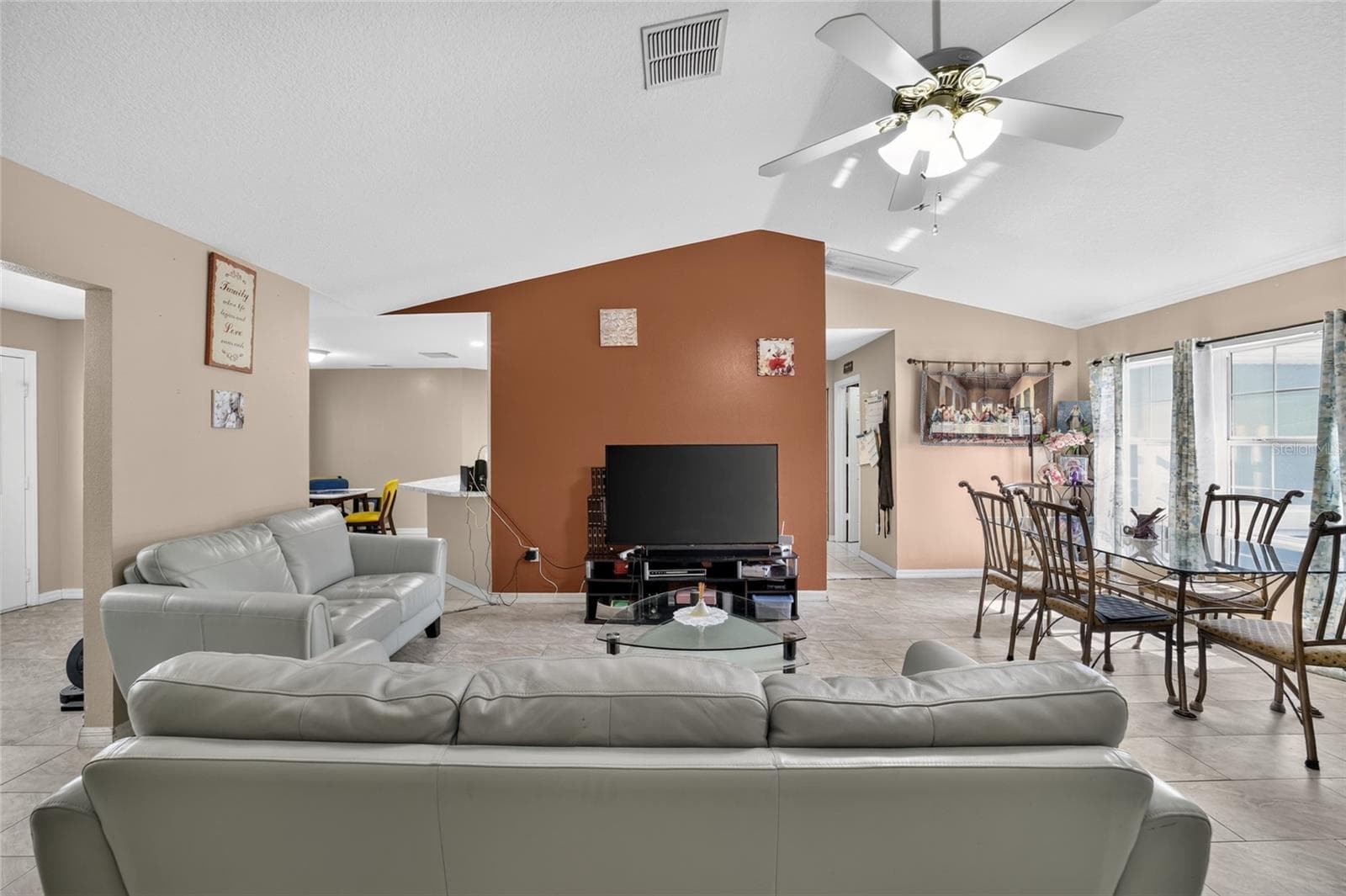 Single Family Residence at 304 MARION OAKS CRSE, OCALA, photo 9 of 73