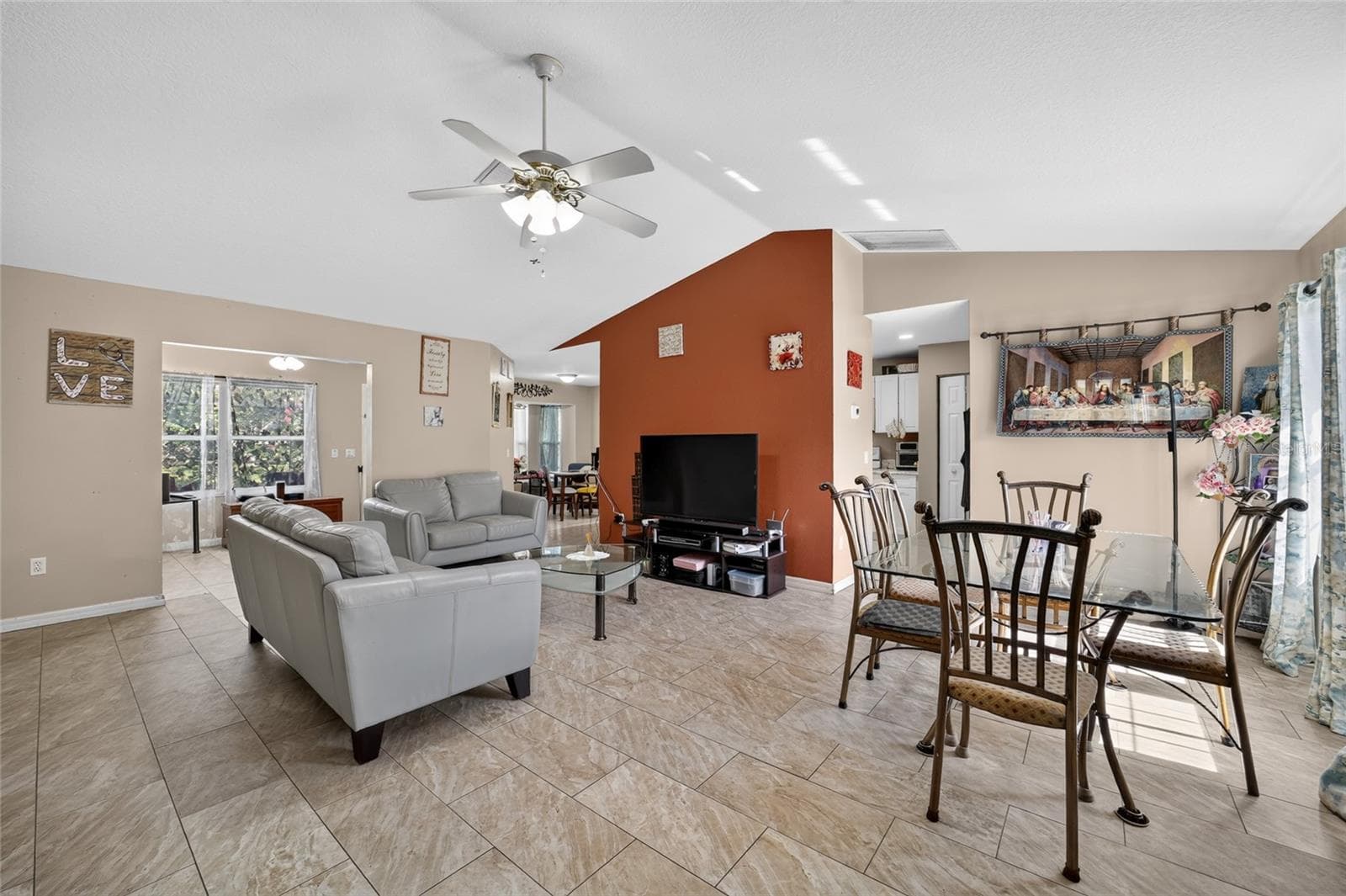 Single Family Residence at 304 MARION OAKS CRSE, OCALA, photo 10 of 73