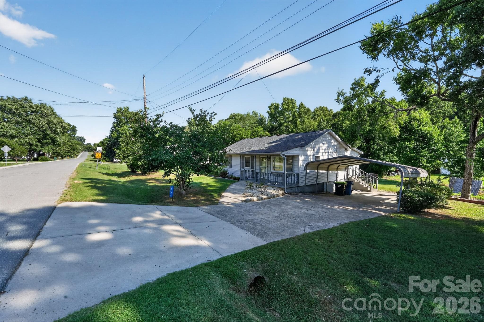 Single Family Residence at 2578 Simpson Road E, Burlington, photo 2 of 14