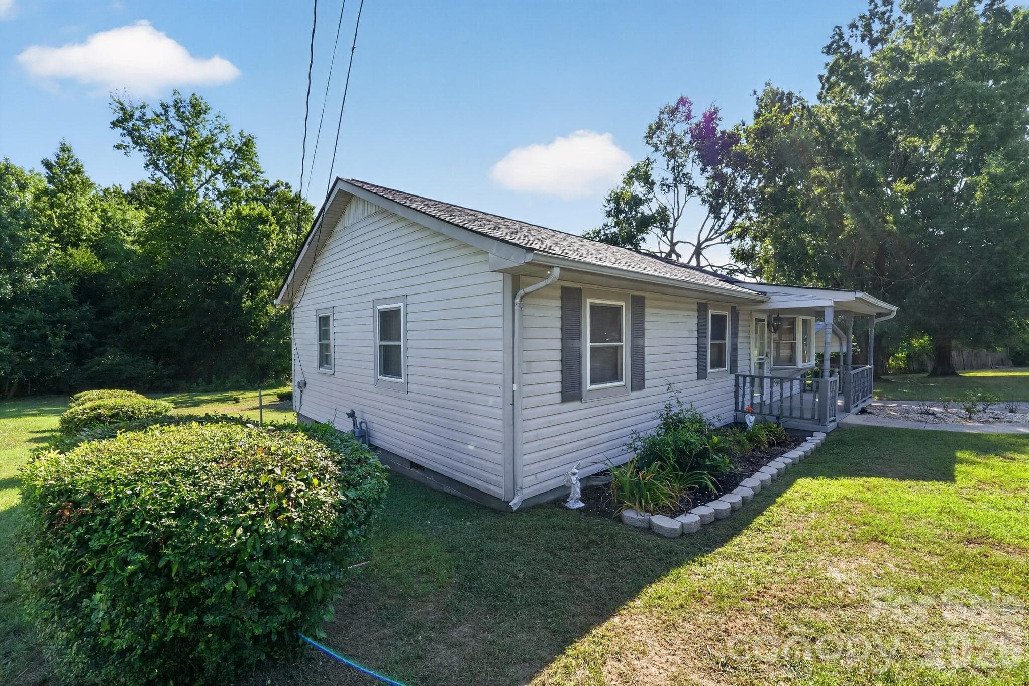 Single Family Residence at 2578 Simpson Road E, Burlington, photo 3 of 14