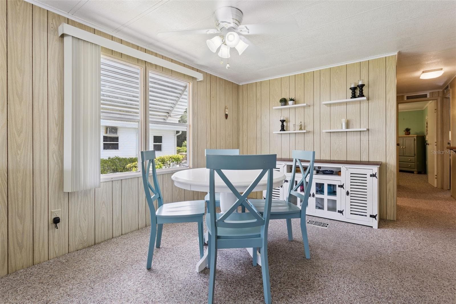 DINING AREA IS OPEN TO THE LIVING ROOM. - 104 OLEANDER CV, LEESBURG