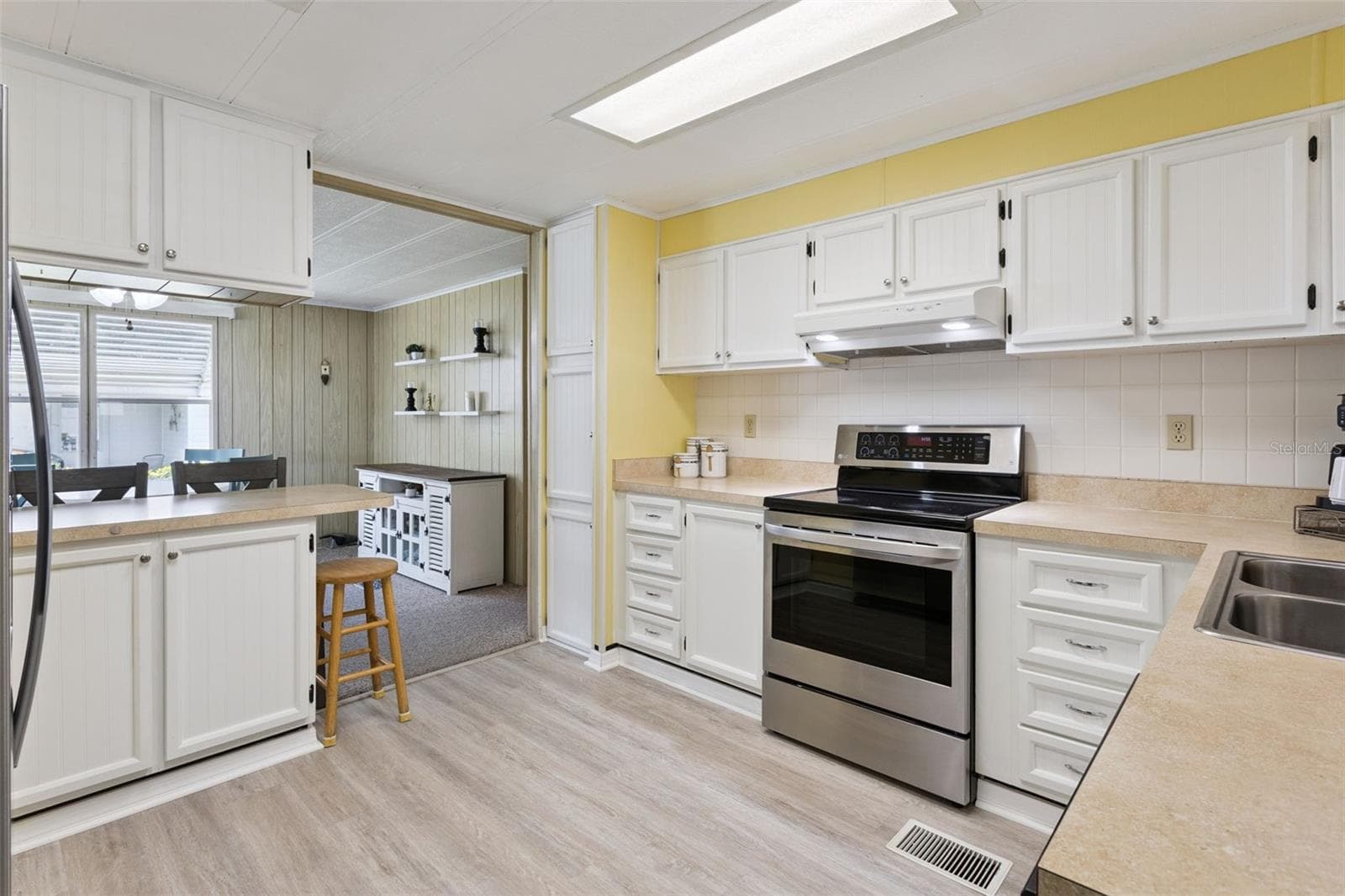 Manufactured Home at 104 OLEANDER CV, LEESBURG, photo 11 of 30