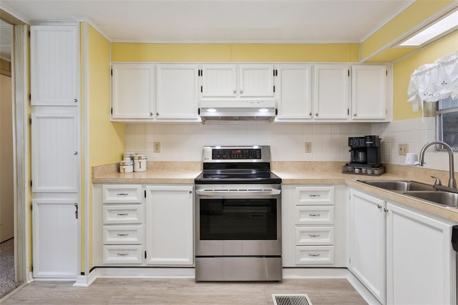 Manufactured Home at 104 OLEANDER CV, LEESBURG, photo 13 of 30