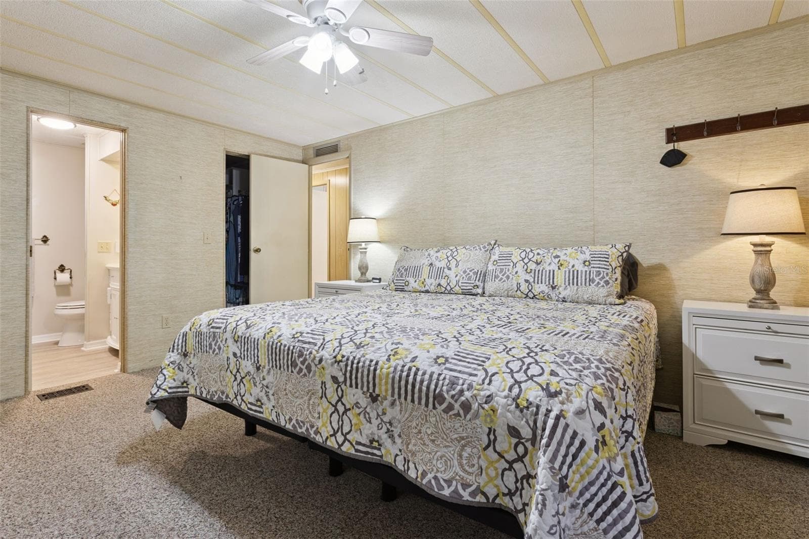 PRIMARY BEDROOM HAS AN EN SUITE BATHROOM. - 104 OLEANDER CV, LEESBURG