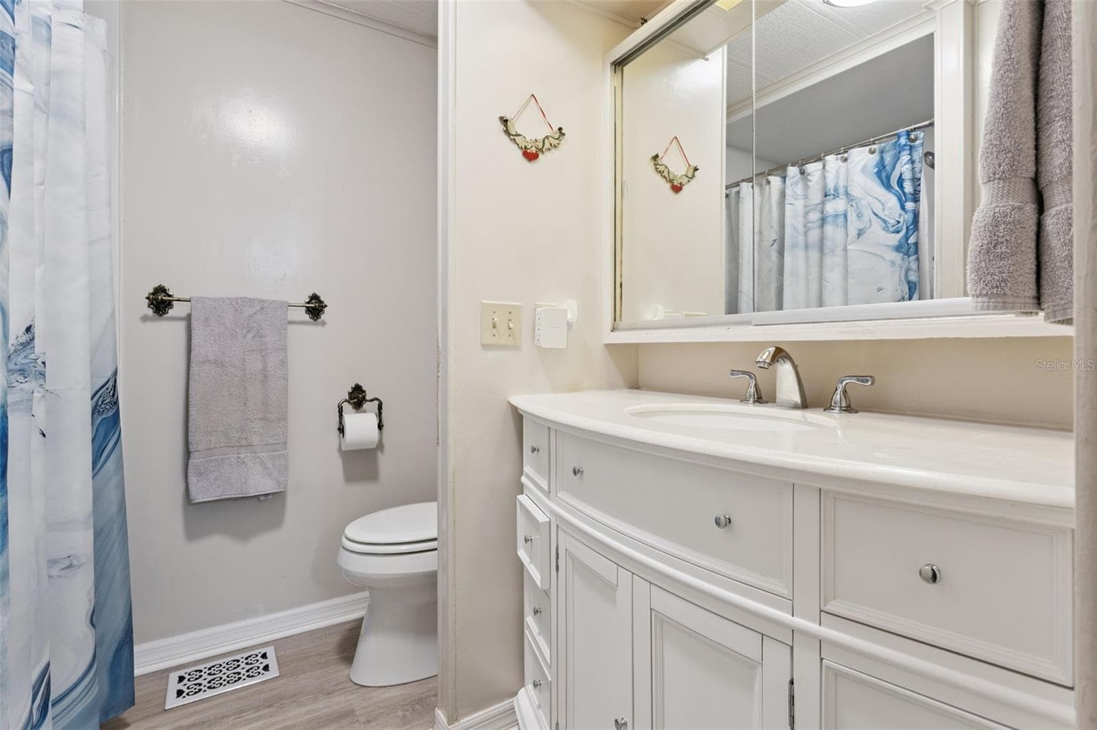 PRIMARY BATHROOM HAS A LOVELY UPDATED VANITY WITH LOTS OF STORAGE SPACE. - 104 OLEANDER CV, LEESBURG