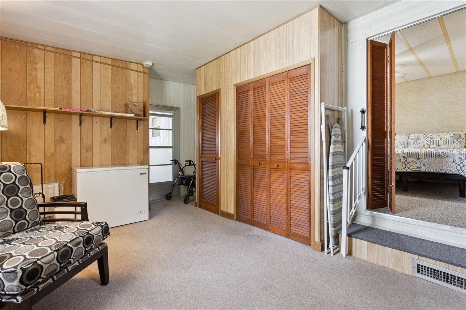 BONUS ROOM, SITUATED OFF THE PRIMARY BEDROOM, IS IDEAL FOR AN OFFICE, TV ROOM, CRAFT/SEWING ROOM OR WHATEVER YOU CHOOSE. CHEST FREEZER CONVEYS. - 104 OLEANDER CV, LEESBURG