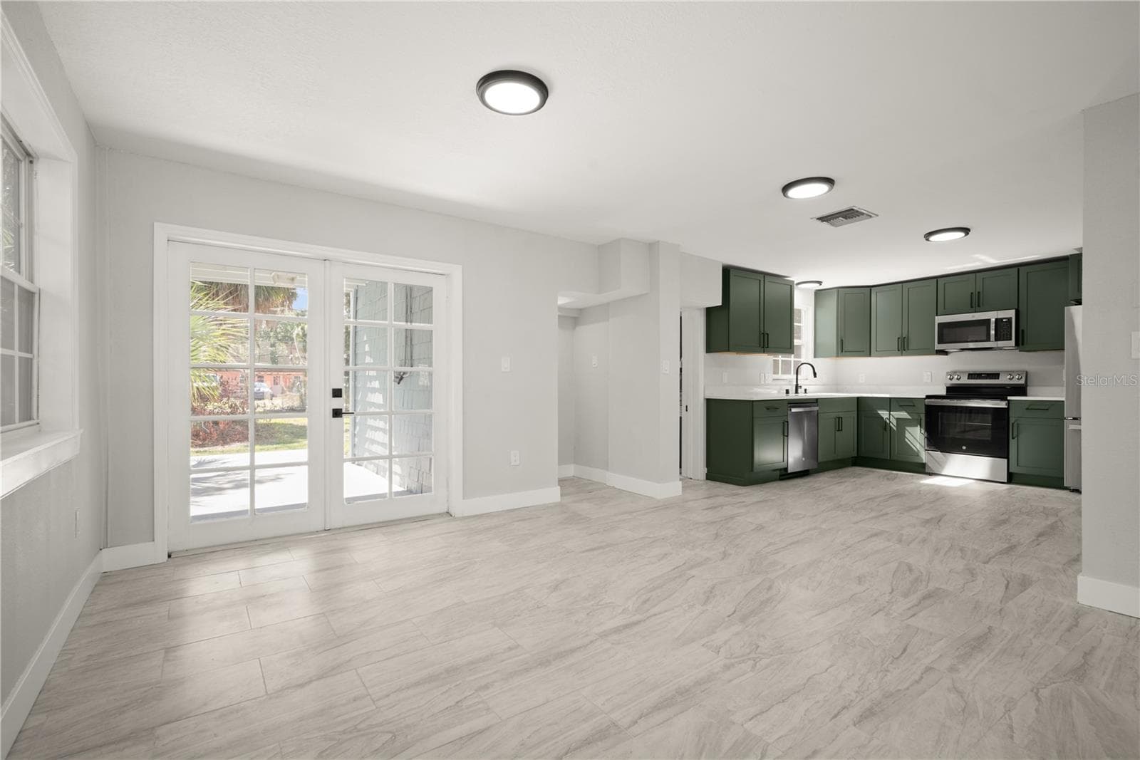 Single Family Residence at 309 BATH ST, TARPON SPRINGS, photo 10 of 44