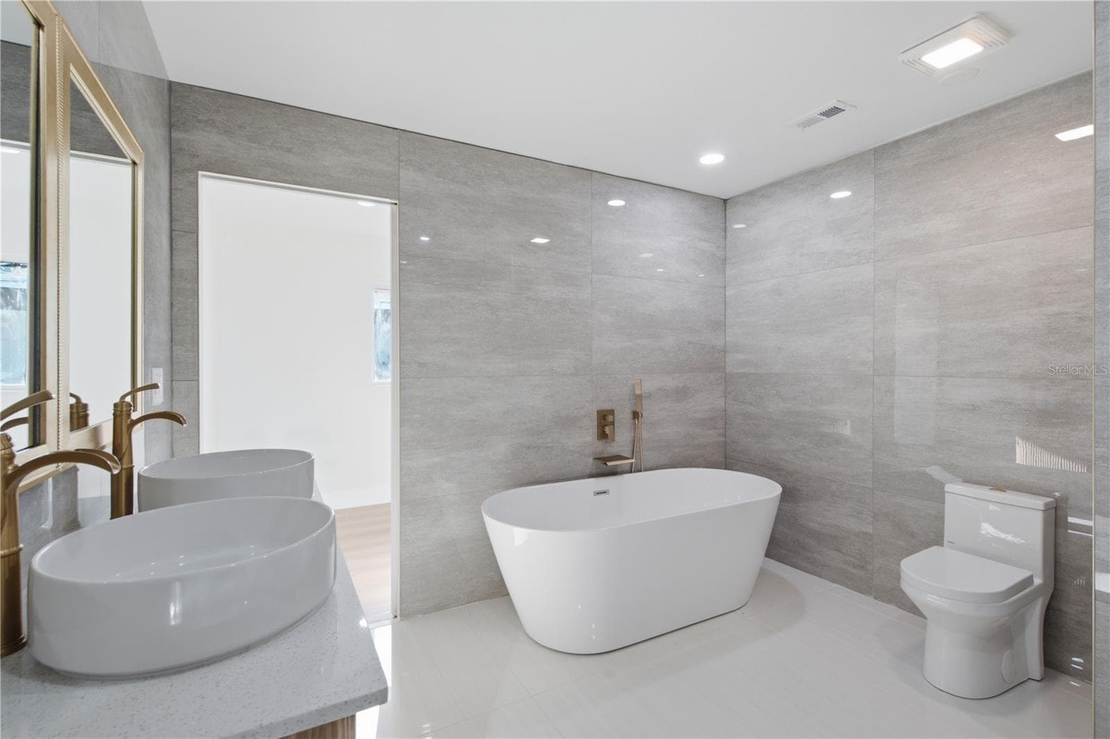 MASTER BATH - 9460 TREASURE LN NE, ST PETERSBURG