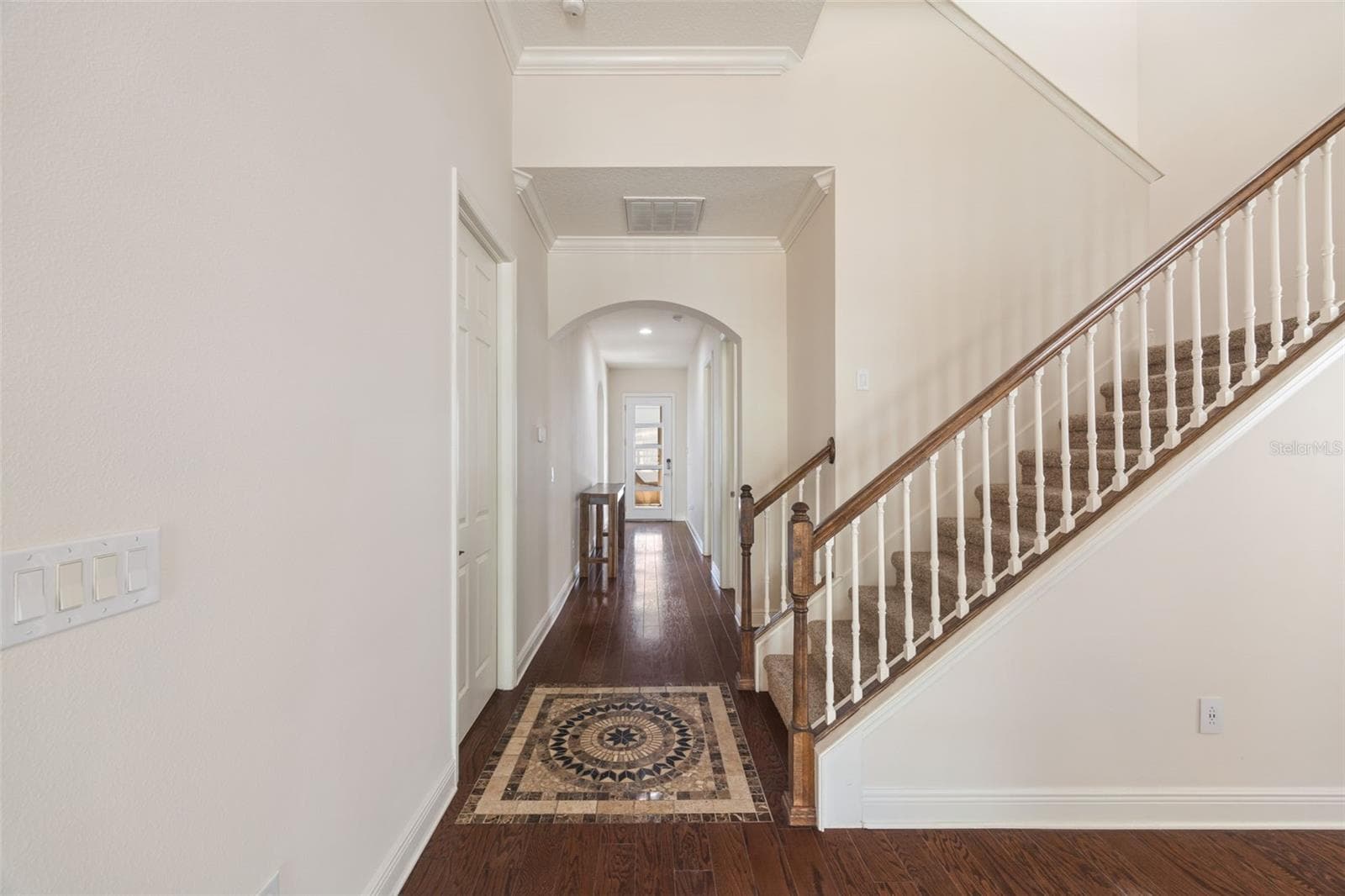 Hallway looking toward back door - 510 WINTERSIDE DR, APOLLO BEACH