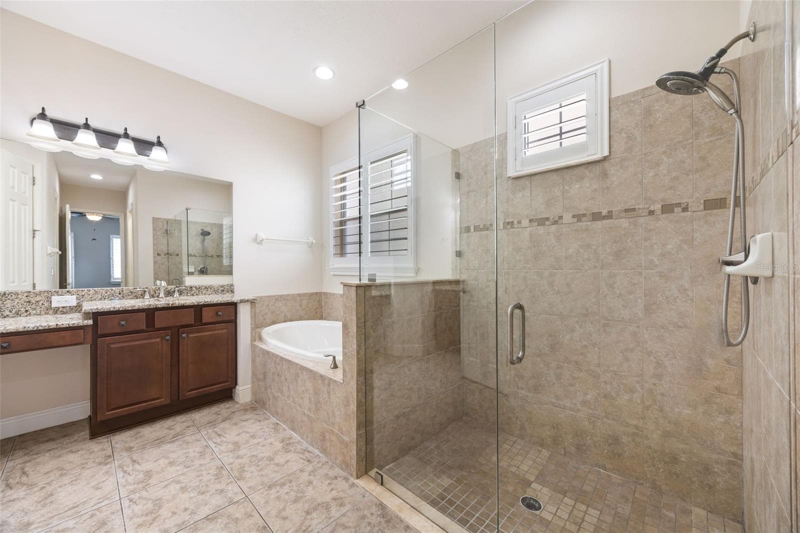 Master Bathroom - 510 WINTERSIDE DR, APOLLO BEACH
