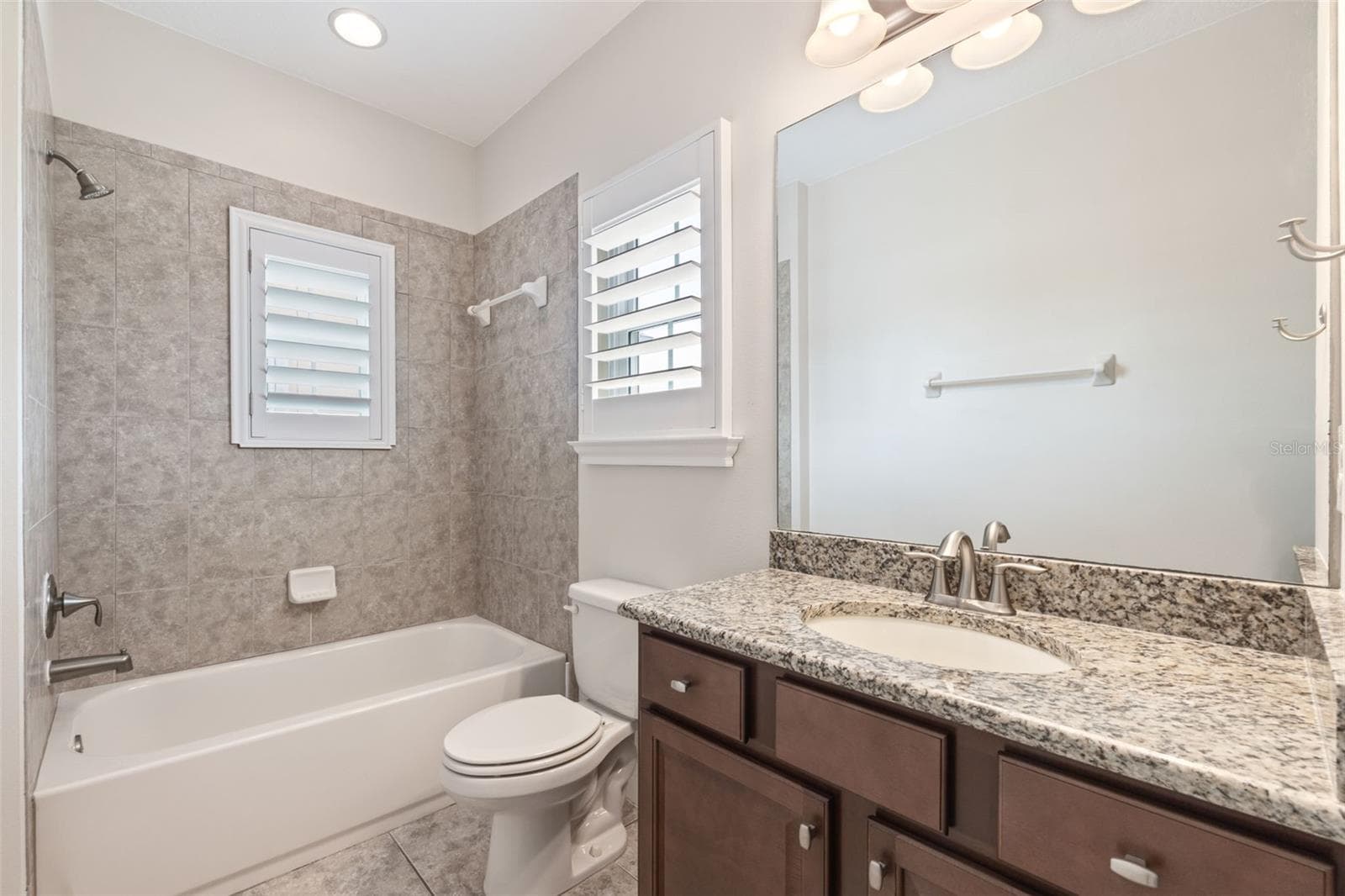 2nd Floor Bathroom - 510 WINTERSIDE DR, APOLLO BEACH
