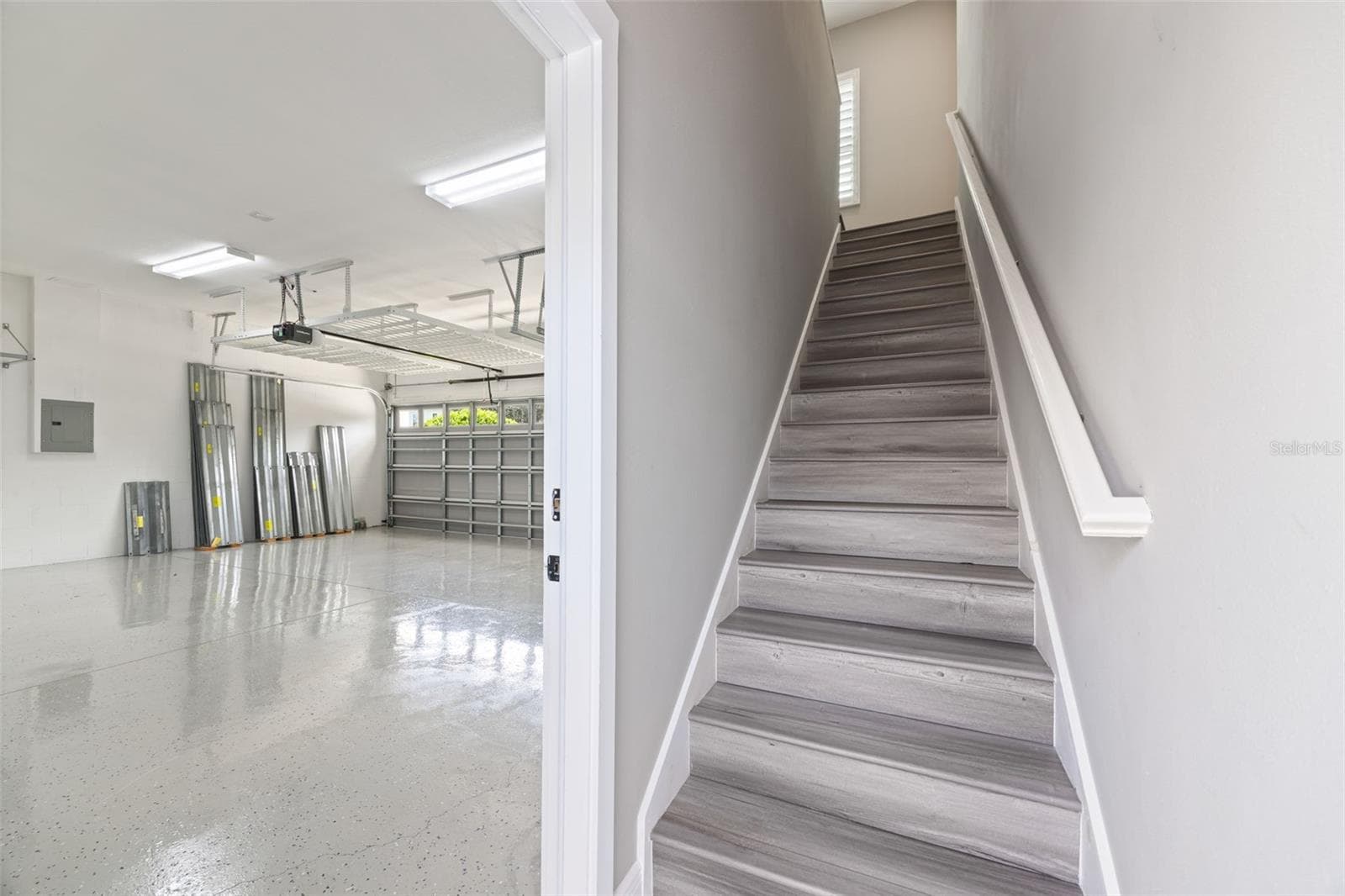 3-car Garage and stairs to Carriage House - 510 WINTERSIDE DR, APOLLO BEACH