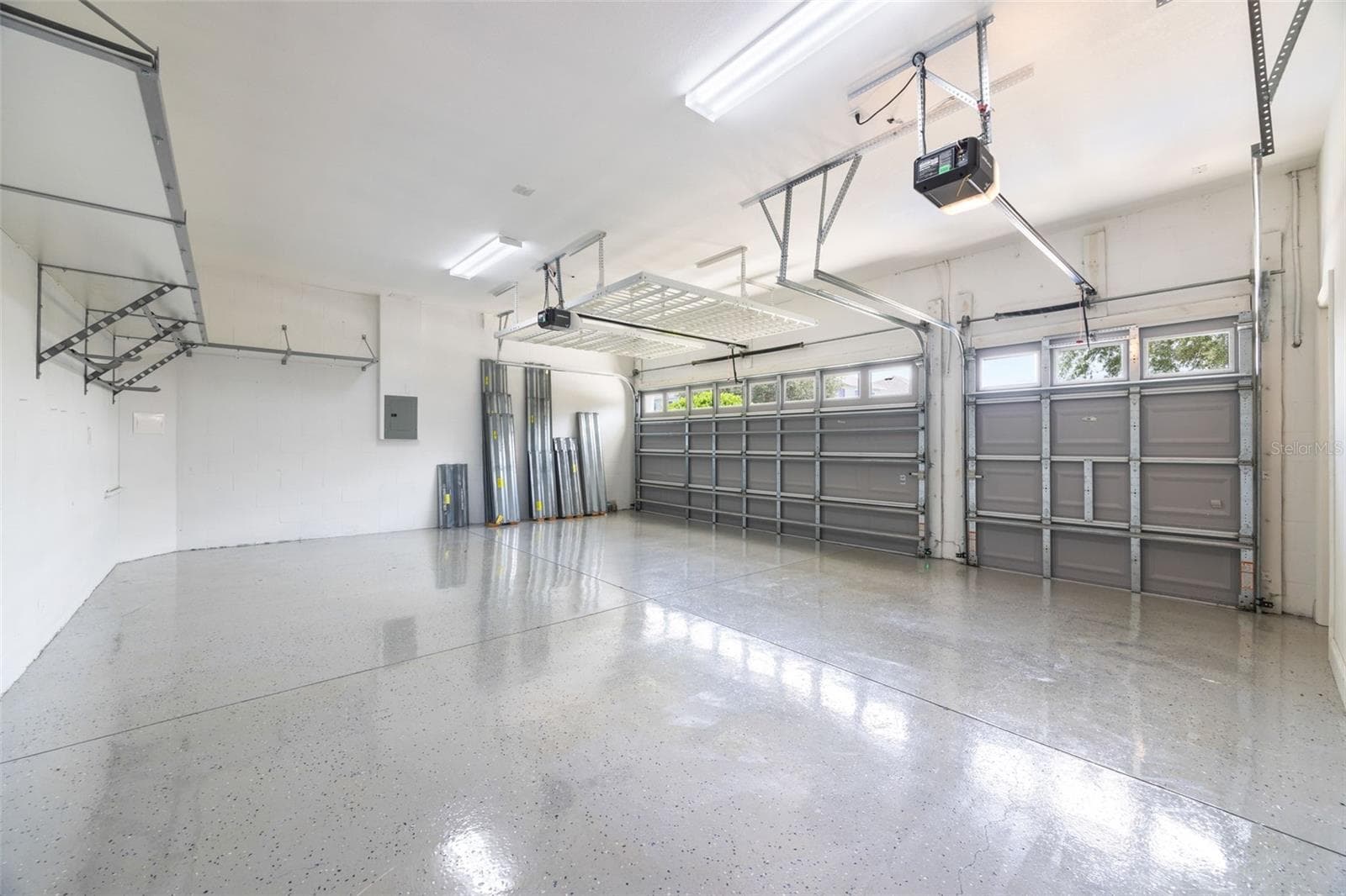 3-car Garage - 510 WINTERSIDE DR, APOLLO BEACH