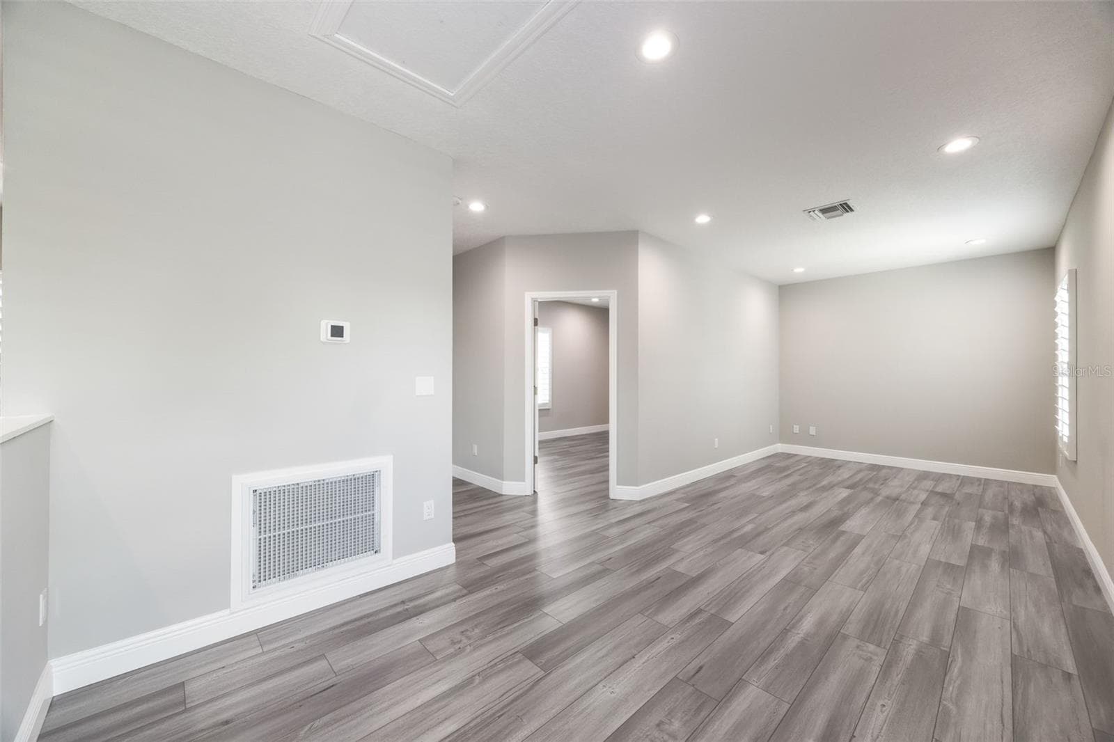 Carriage House Living Area - 510 WINTERSIDE DR, APOLLO BEACH