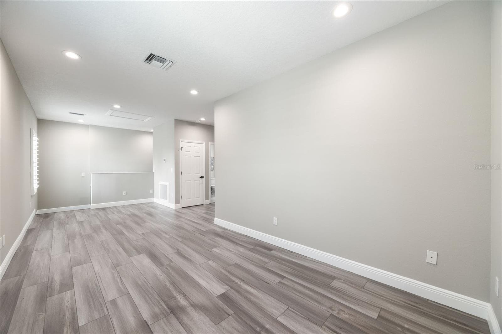 Carriage House Living Area - 510 WINTERSIDE DR, APOLLO BEACH