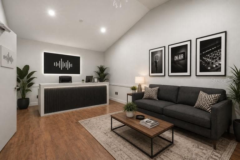 Lobby/Green Room - 2250 N VOLUSIA AVE, ORANGE CITY