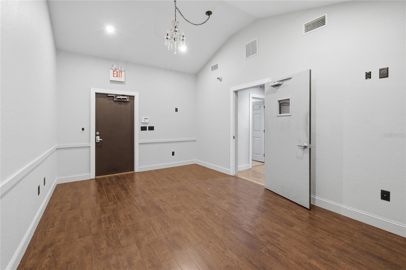 Lobby/Green Room - 2250 N VOLUSIA AVE, ORANGE CITY