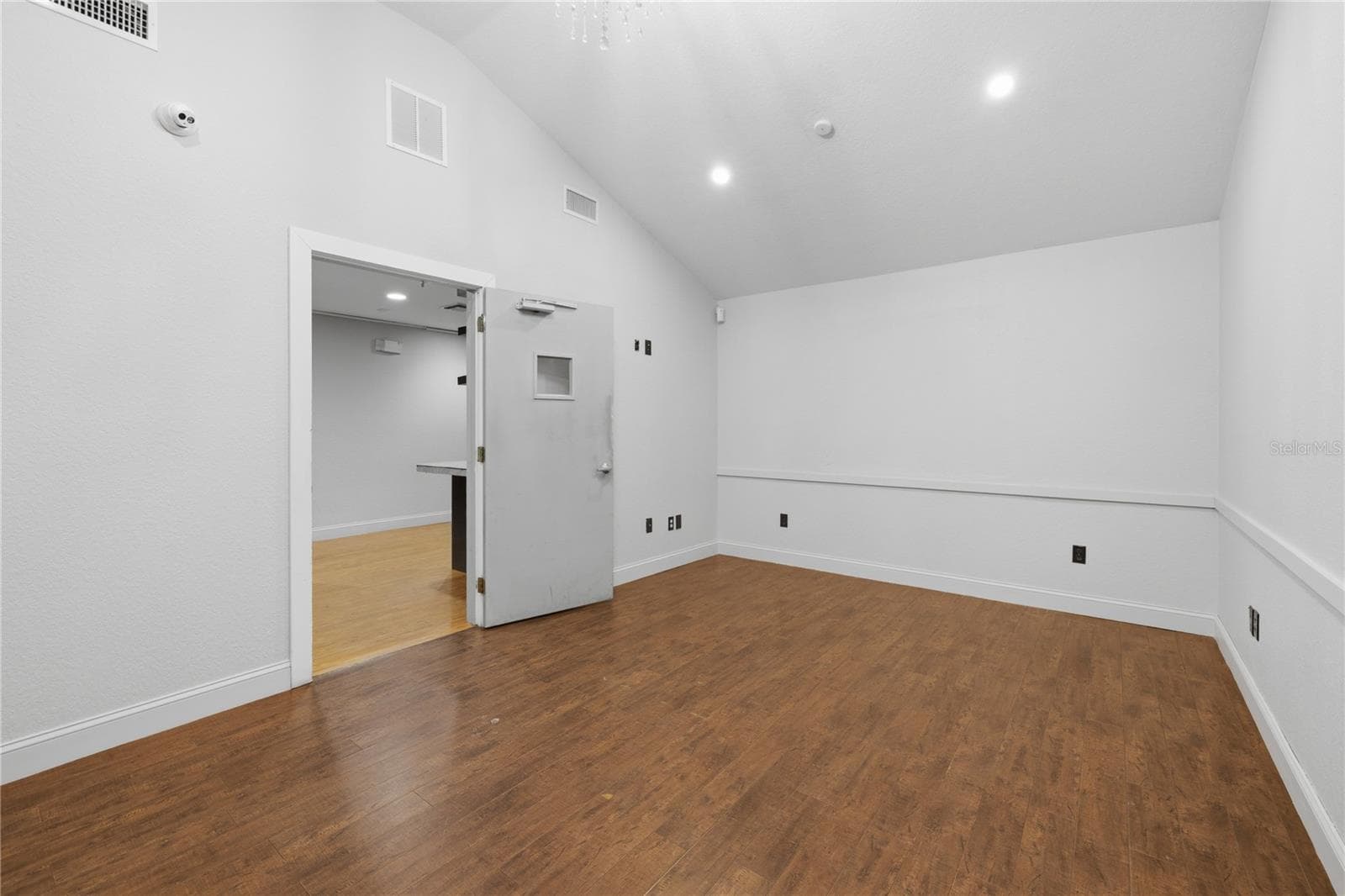Lobby/Green Room - 2250 N VOLUSIA AVE, ORANGE CITY