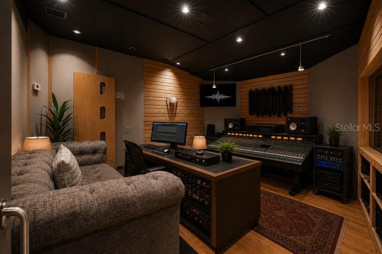 Control Room - 2250 N VOLUSIA AVE, ORANGE CITY