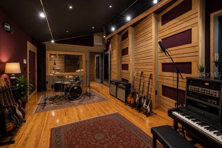 Live Room - 2250 N VOLUSIA AVE, ORANGE CITY