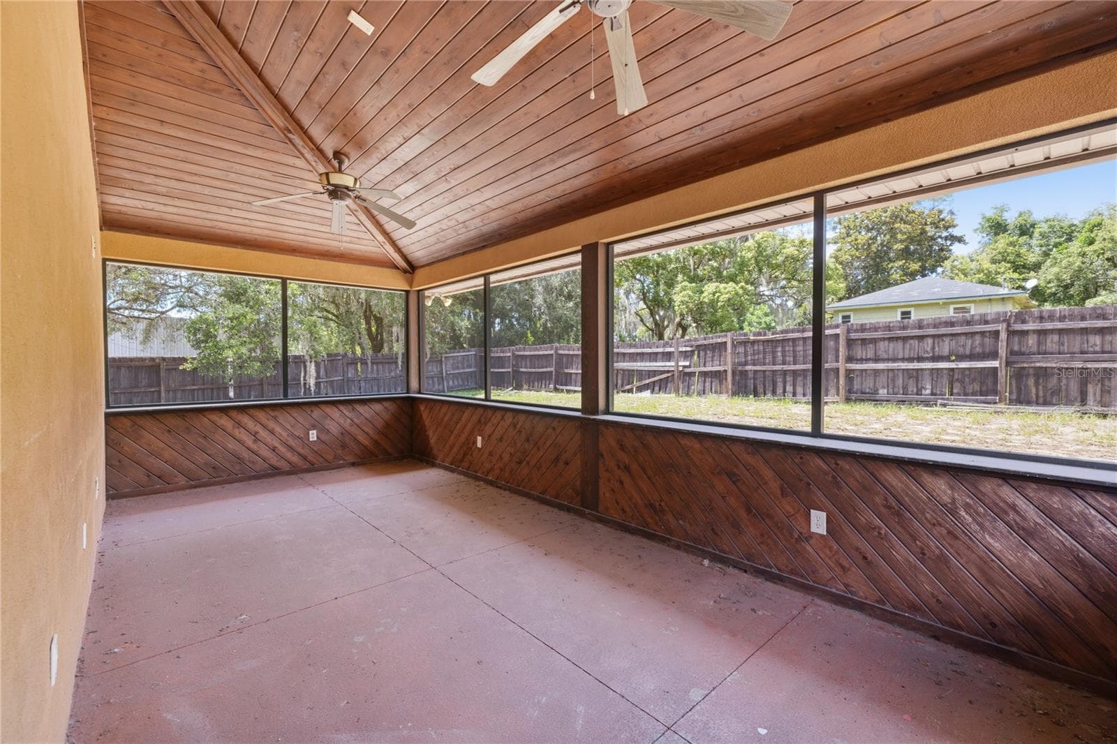Screened Patio - 2250 N VOLUSIA AVE, ORANGE CITY