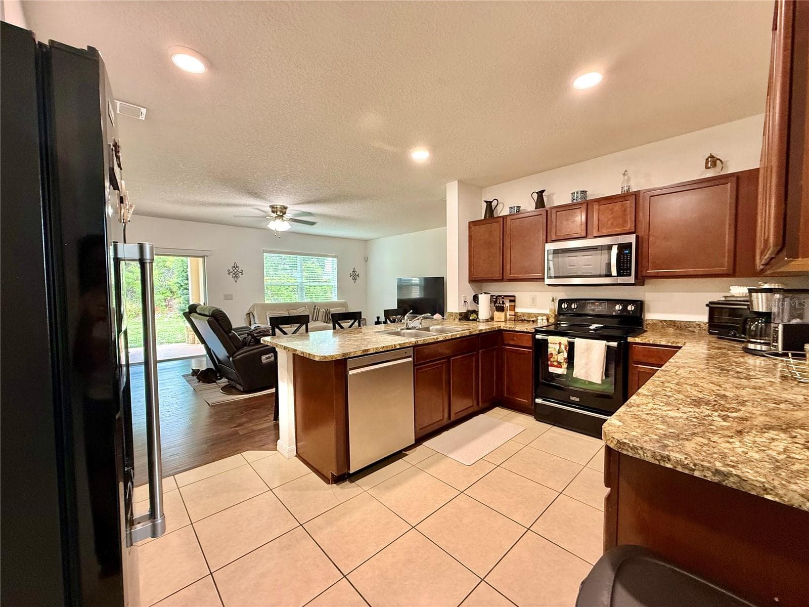 Single Family Residence at 331 ALDER AVE SE, PALM BAY, photo 3 of 19
