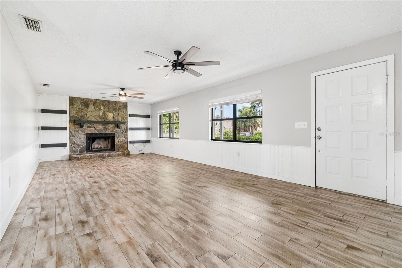 Single Family Residence at 336 CORBETT RD, LITHIA, photo 6 of 47