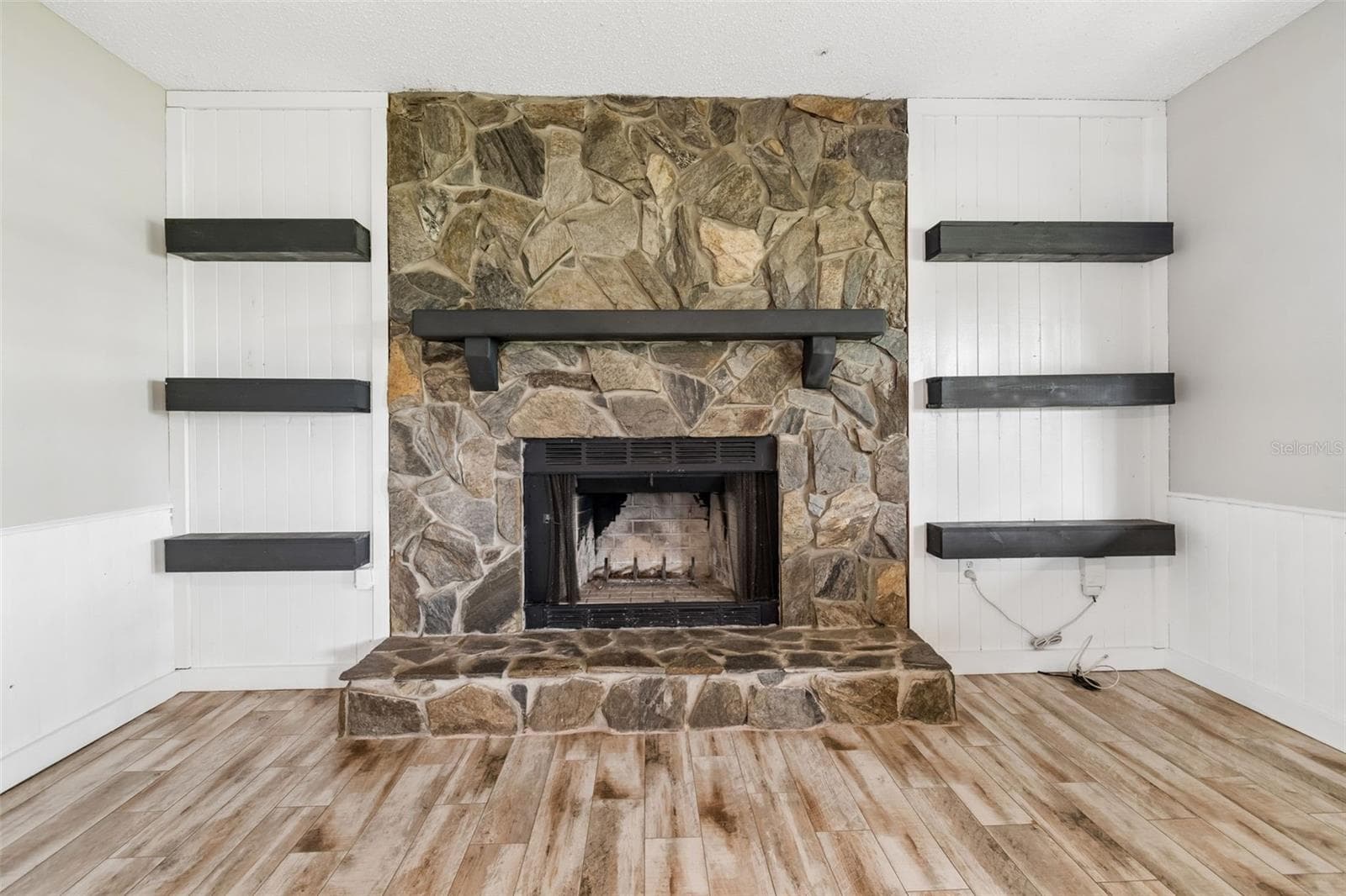 Single Family Residence at 336 CORBETT RD, LITHIA, photo 7 of 47