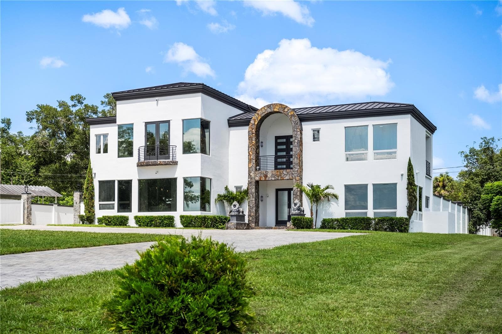 736 LAKE WINNEMISSETT DR