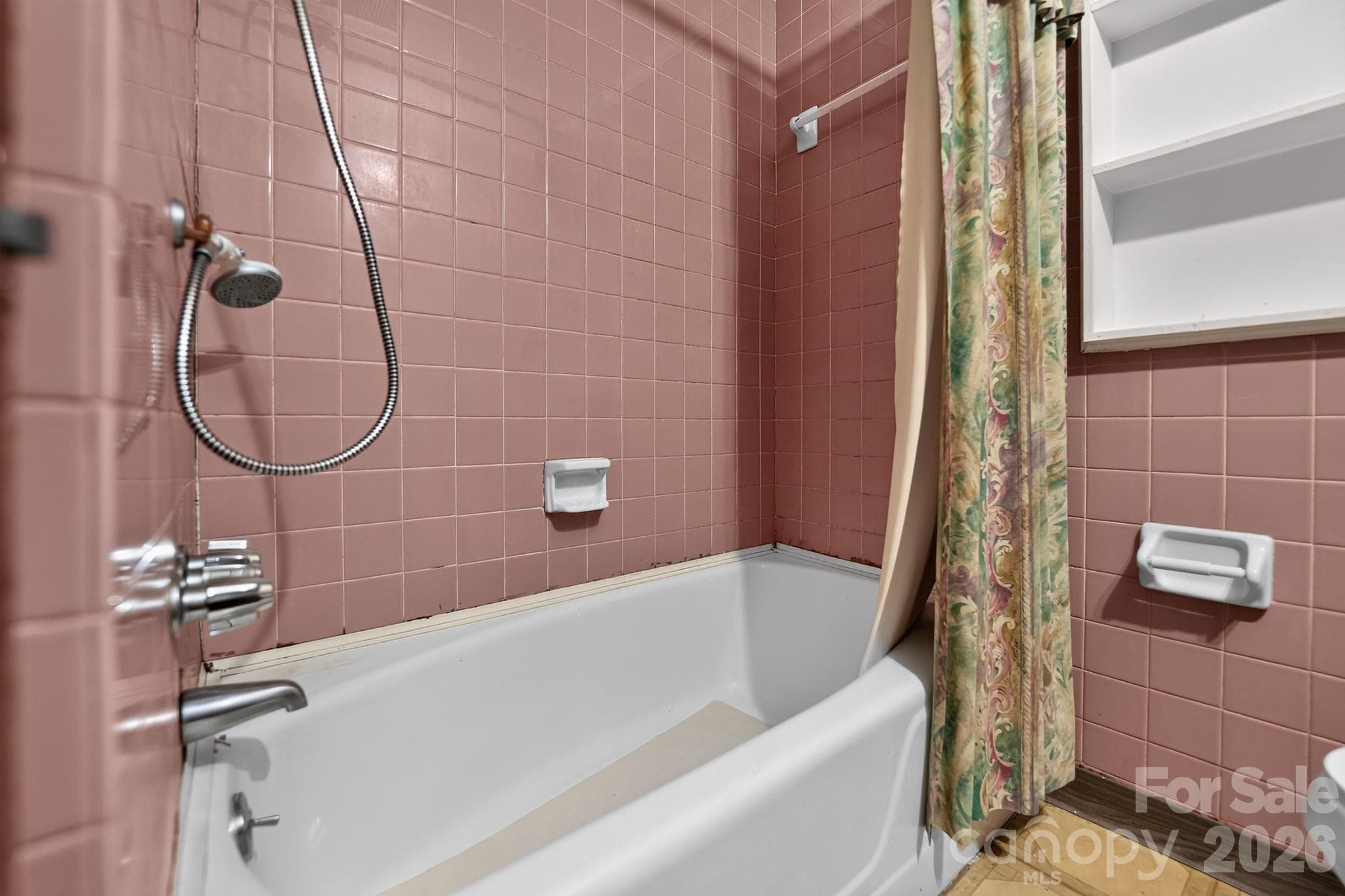 Single Family Residence at 2578 Simpson Road E, Burlington, photo 4 of 14